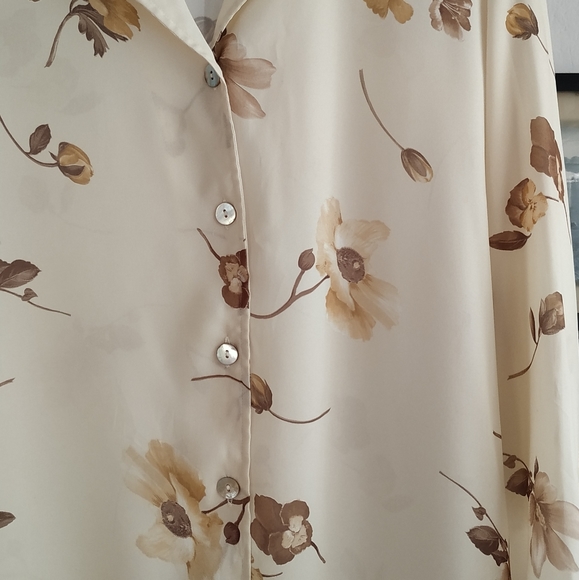 Button down Shirt - Picture 8 of 9